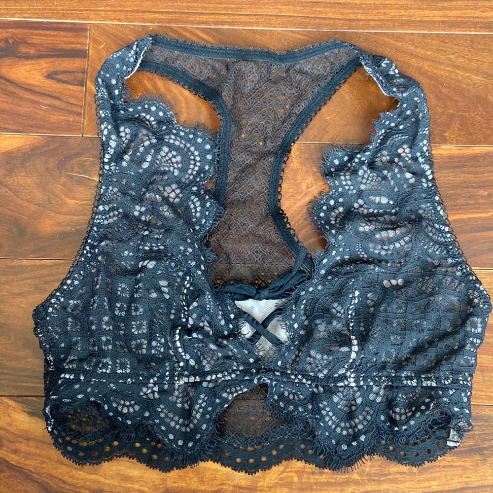 BLACK BRALETTE